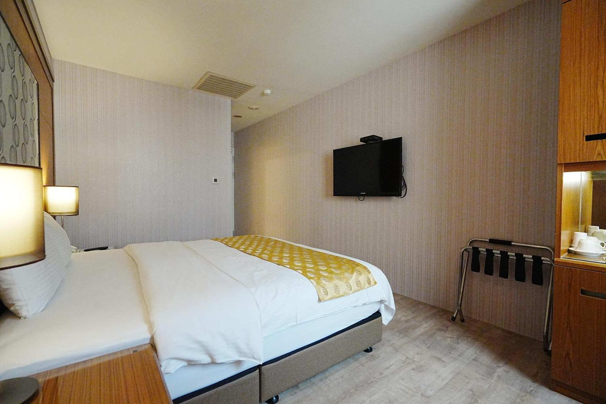 York Hotel Taipei Bagian luar foto