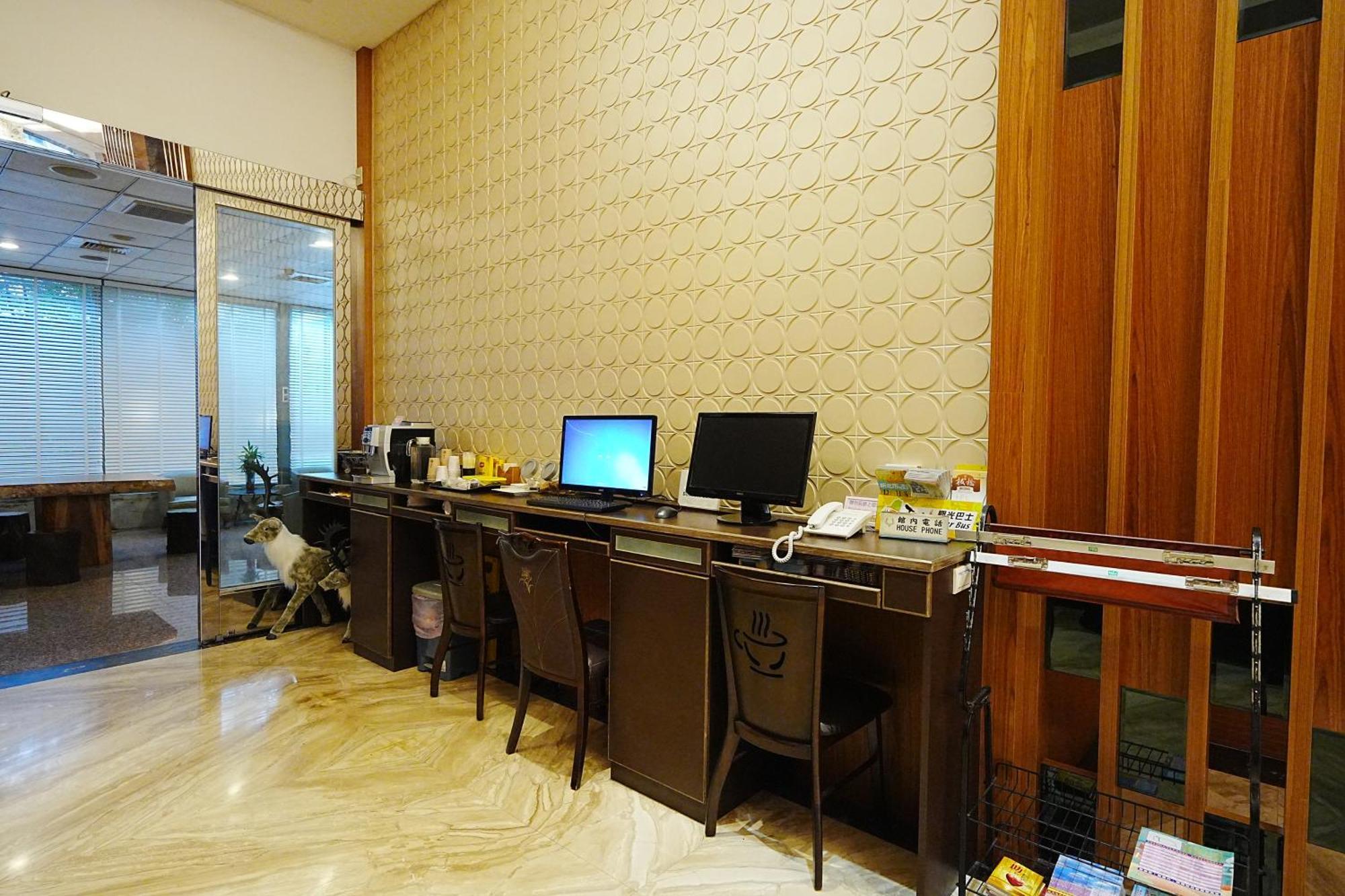 York Hotel Taipei Bagian luar foto