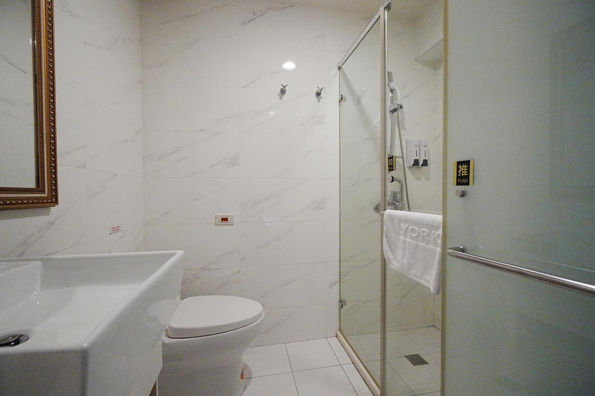 York Hotel Taipei Bagian luar foto