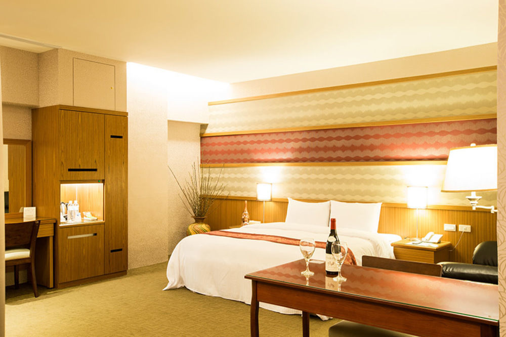 York Hotel Taipei Bagian luar foto