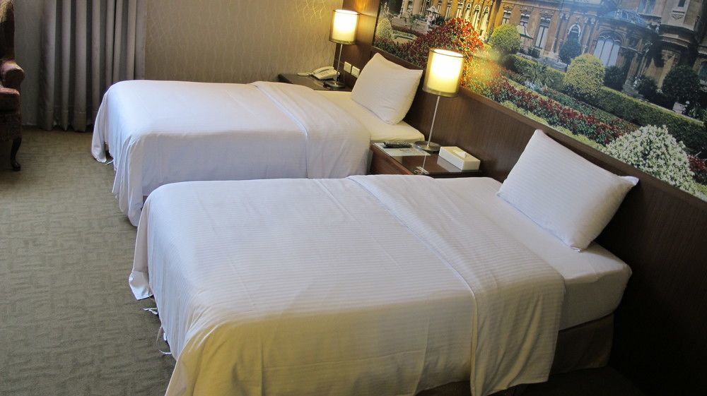 York Hotel Taipei Bagian luar foto