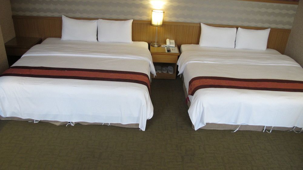 York Hotel Taipei Bagian luar foto